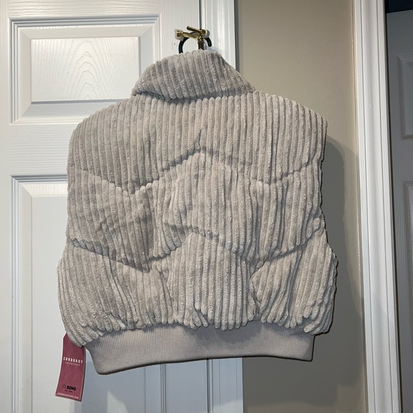 ⭐️NEW WITH TAGS⭐️ Women’s cropped corduroy vest size XL - Picture 2 of 8